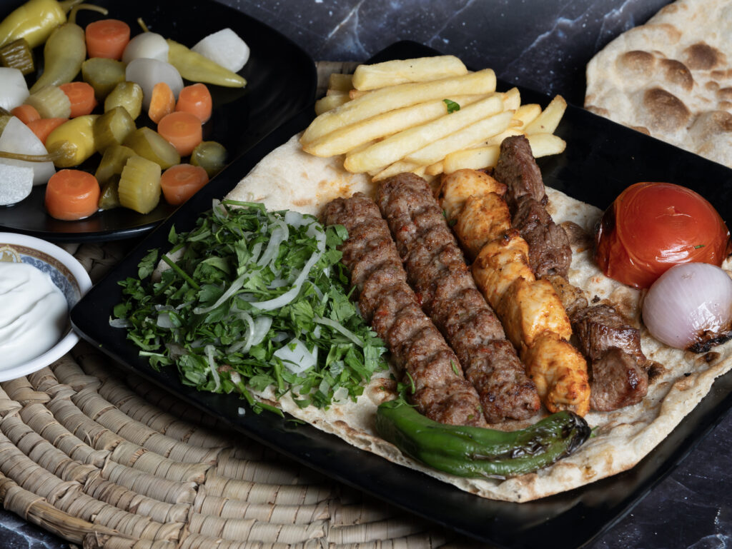 مشكل تكة وكباب وطاووق عربي